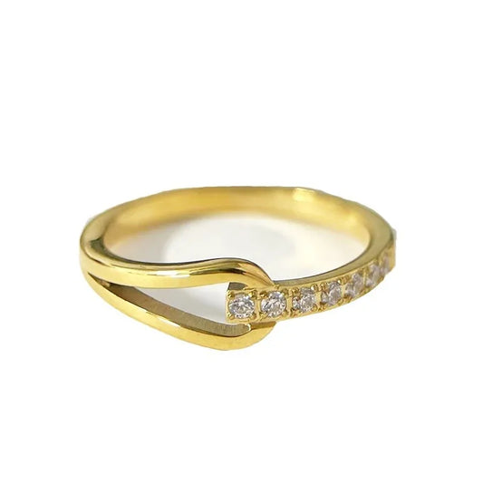 Minimal zircon graved gold ring