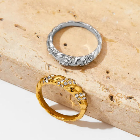 Luxurious gold plated twirl ring