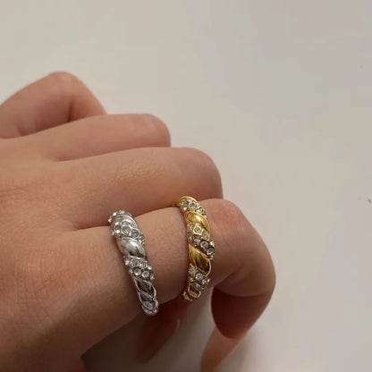 Luxurious gold plated twirl ring
