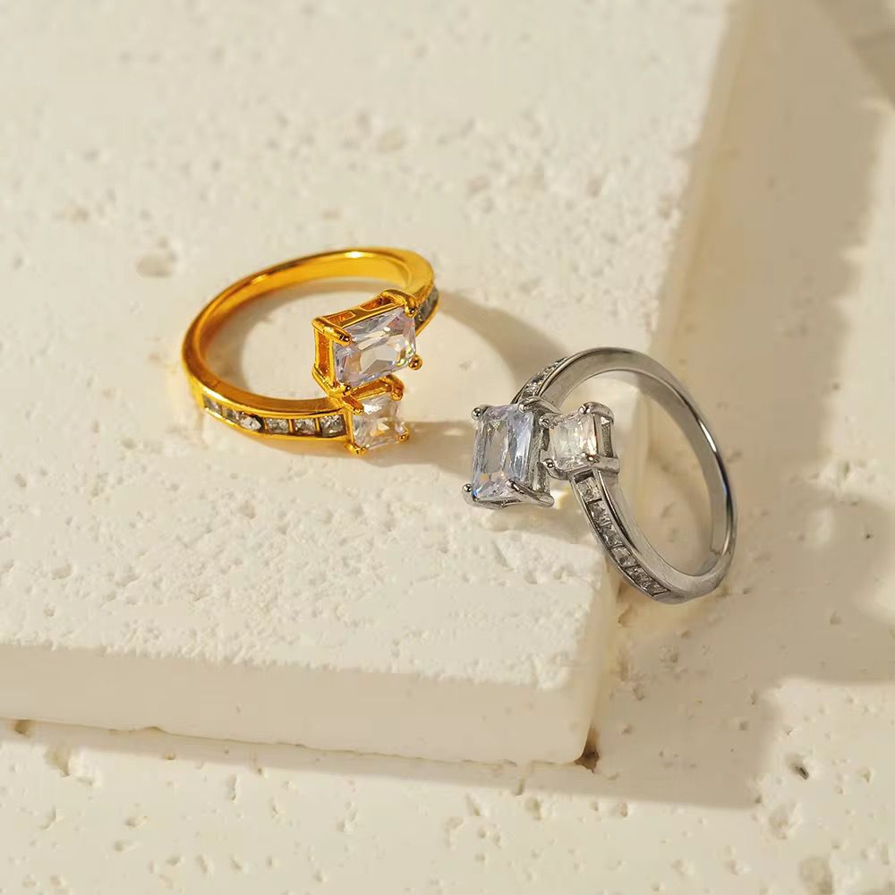 Luxury gem hug ring