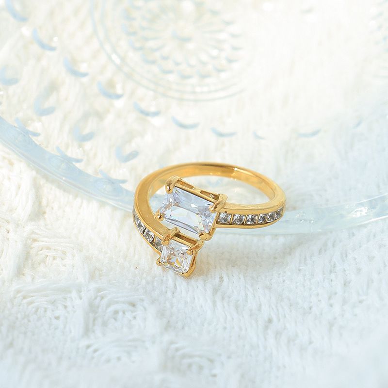 Luxury gem hug ring
