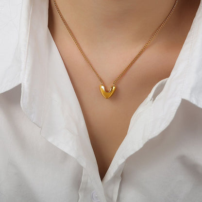 Luxurious gilded heartfall necklace
