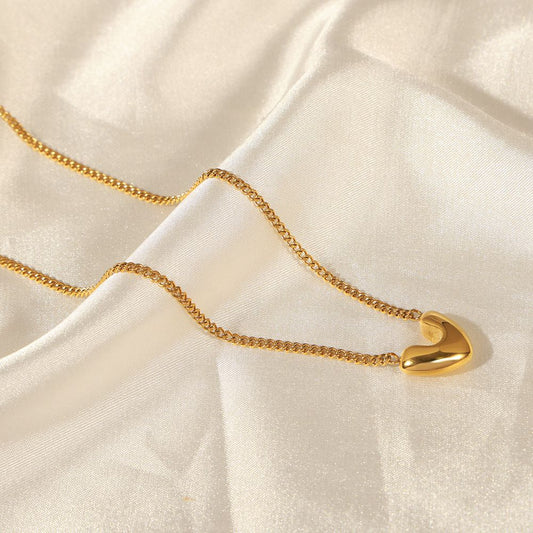 Luxurious gilded heartfall necklace