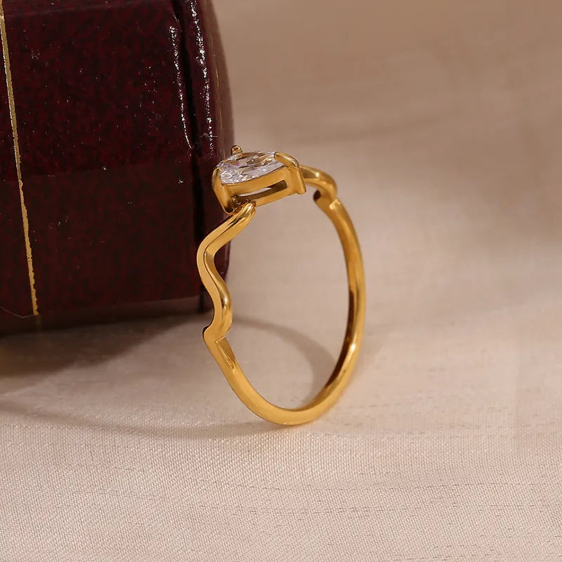 Pear drop wave ring