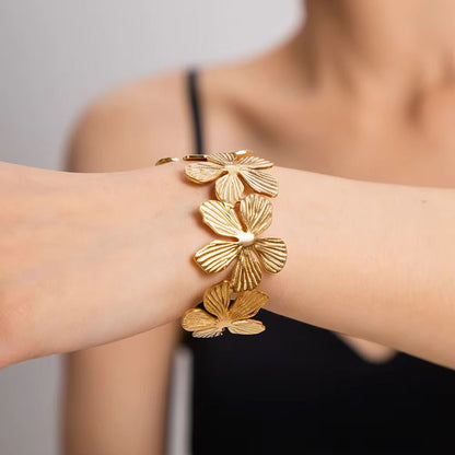 Luxurious golden flower cuff bracelet