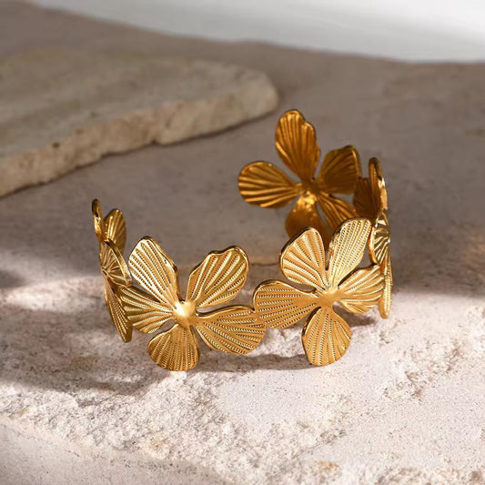 Luxurious golden flower cuff bracelet