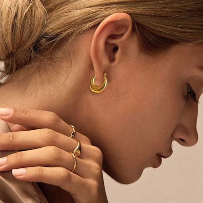 Auréa Oval Hoop Earrings – Anti-Tarnish Gold Finish