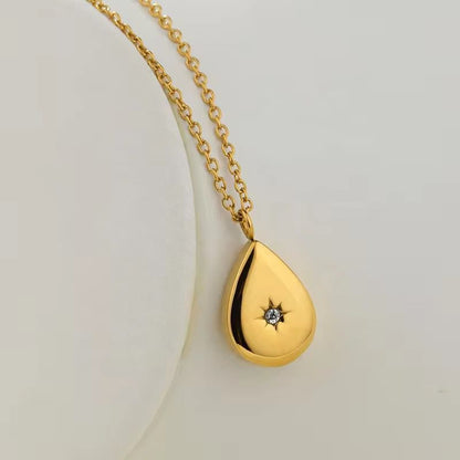 Luxe star pendant necklace