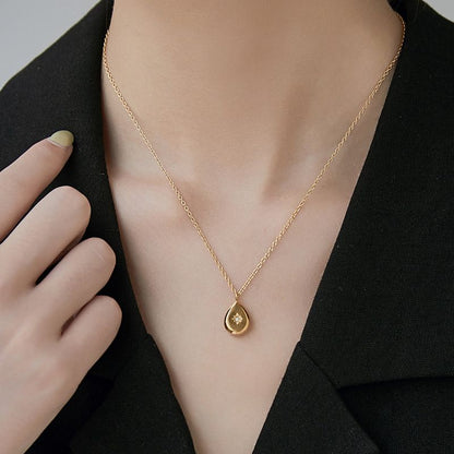 Luxe star pendant necklace