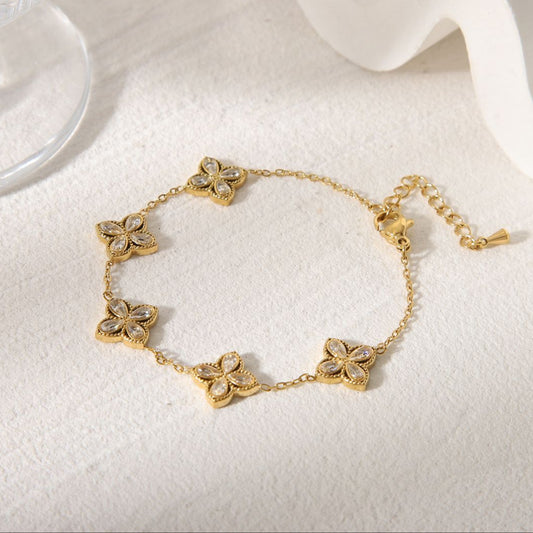 Luxurious four leaf zircon clover bracelet